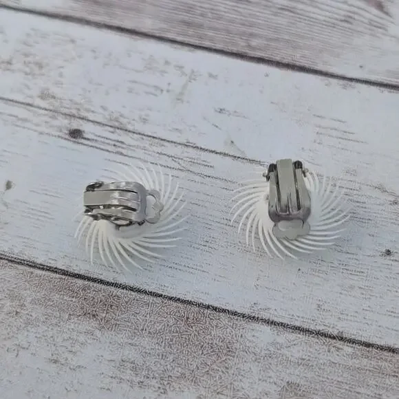 Vintage Clip On Earrings Off White Unusual Retro 1950's Large Statement - Picture 5 of 6